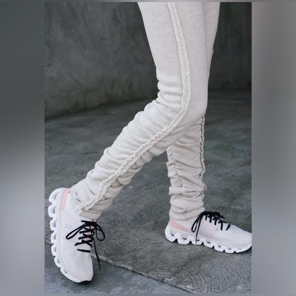 Closeout!▪️NWT Free People Start Up Sweat Pants in Heather Grey - Picture 2 of 7